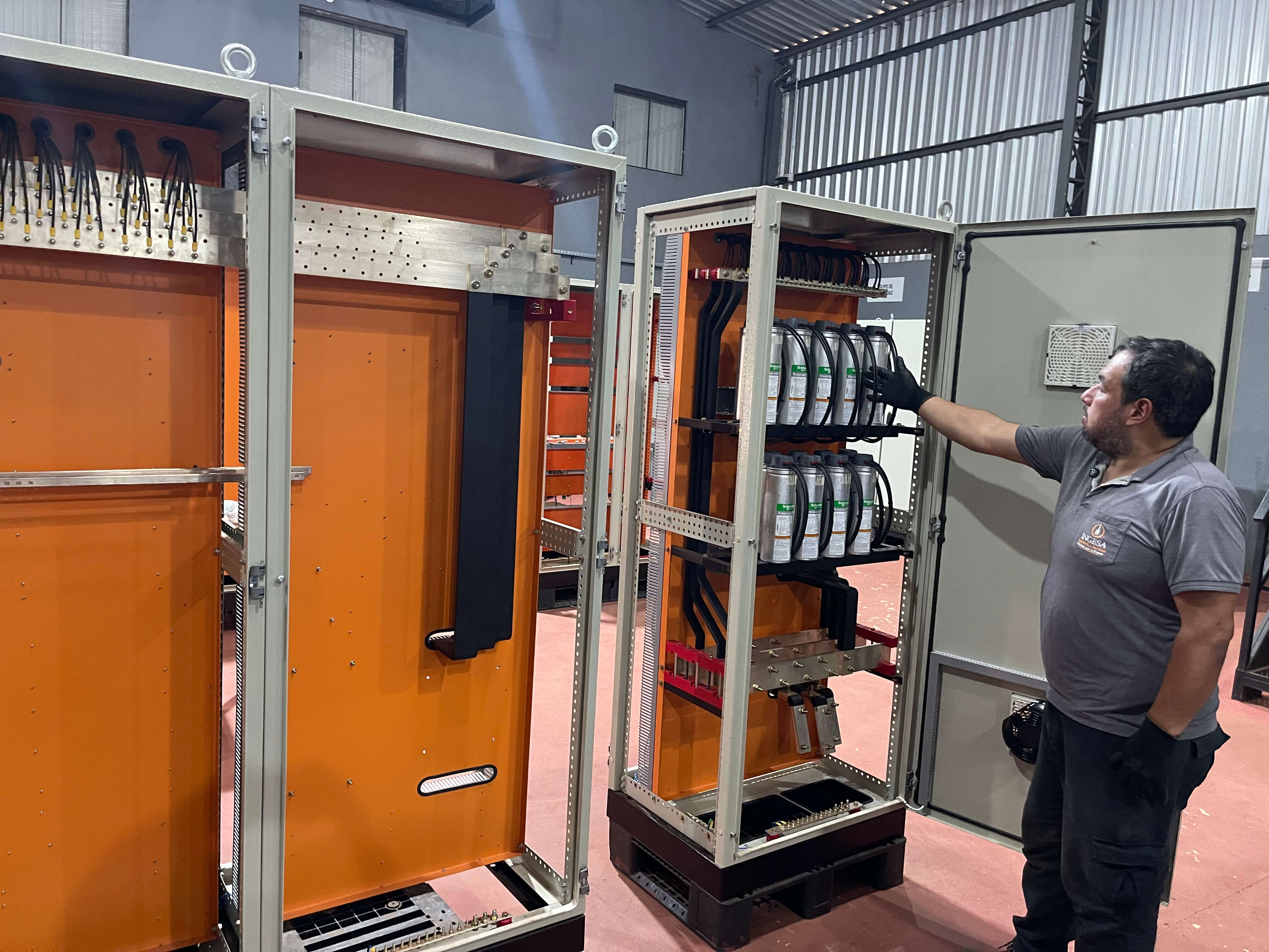 Banco de Capacitores Automático - Control automático de potencia reactiva - INGESA
